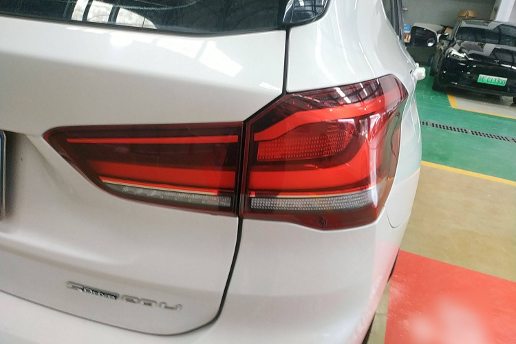 宝马X1 2020款 sDrive20Li 时尚型车身外观9