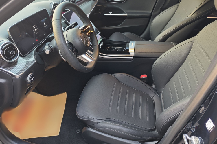 奔驰C级 2023款 改款 C 200 L 运动版中控内饰7004