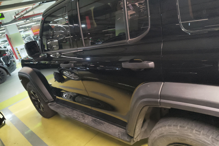 坦克300 2023款 越野版 2.0T 征服者车身外观4