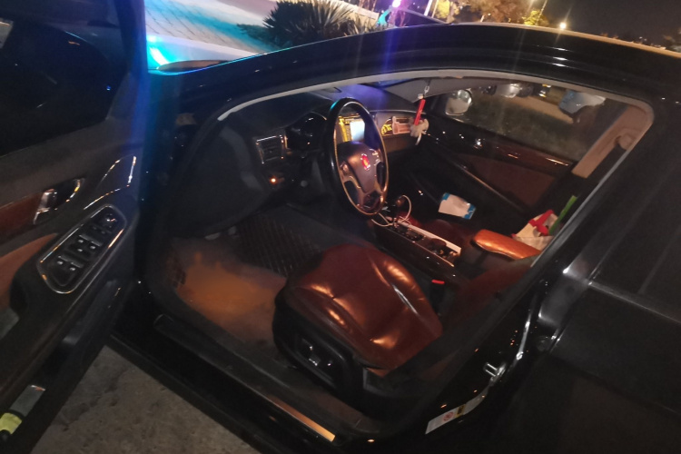 红旗H7 2015款 2.0T 豪华型中控内饰7003