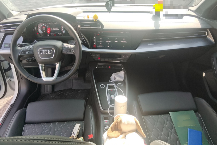 奥迪A3 2025款 A3L Limousine 35TFSI 飞驰尊享型中控内饰7002