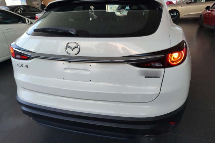 马自达CX-4 2020款 2.0L 自动两驱蓝天青春版车身外观6