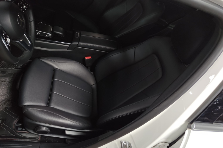 奔驰A级 2022款 改款 A 180 L 运动轿车局部细节19