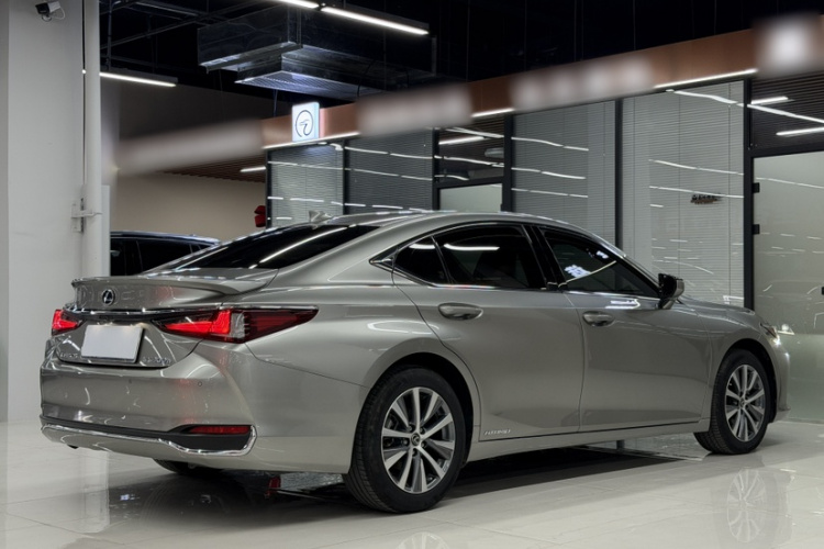 雷克萨斯ES 2020款 300h 卓越版车身外观6005