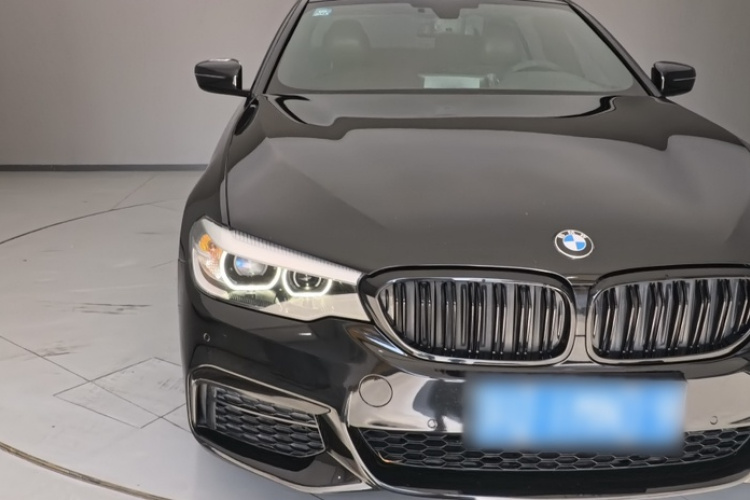 宝马5系 2019款 改款 530Li 领先型 M运动套装车身外观6010