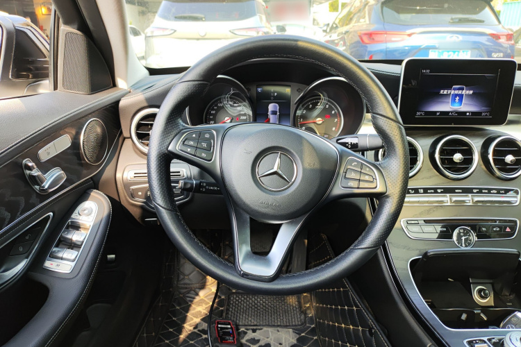 奔驰C级 2018款 C 200 L 运动版局部细节13