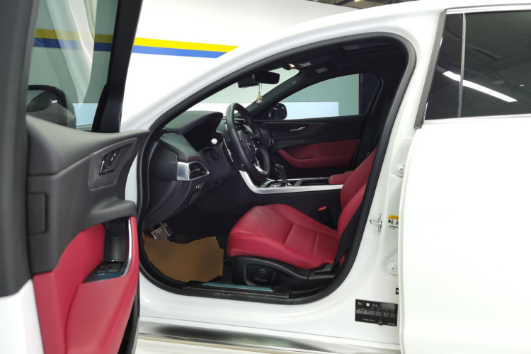 捷豹XEL 2022款 2.0T 250PS R-DYNAMIC S进取运动版中控内饰19