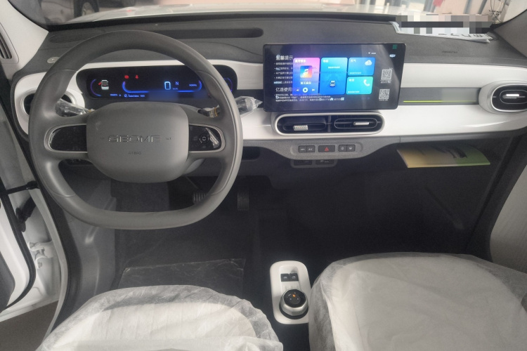 吉利银河 熊猫 2025款 210km 元气熊中控内饰7002