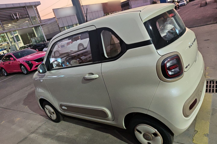 奔腾小马 2026款 222km 炫彩马车身外观4