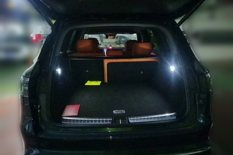 鸿蒙智行 问界M8 2025款 增程 Max版 37kWh 5座版中控内饰23