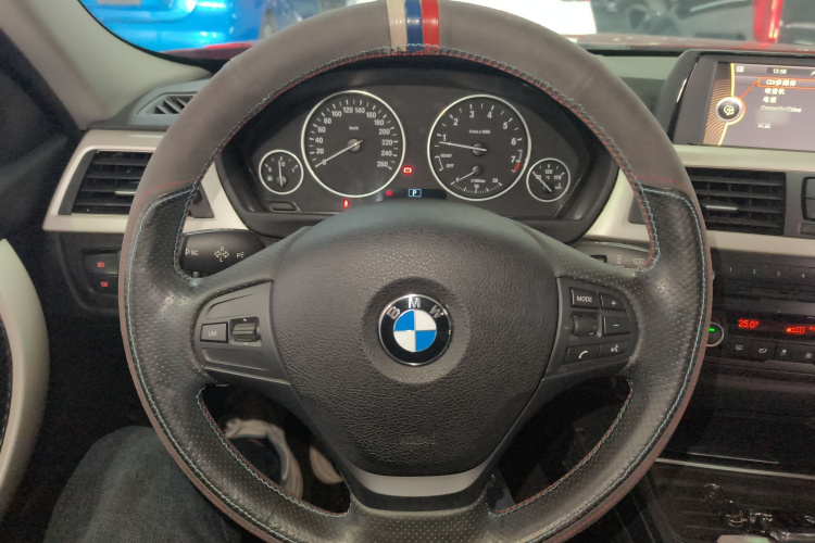 宝马3系 2014款 320i 时尚型局部细节13