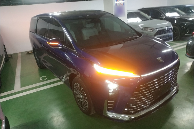 别克GL8新能源 2024款 陆尊 奢享版 6座车身外观3