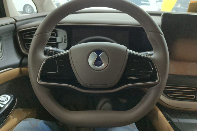 腾势D9 2022款 DM-i 970 四驱旗舰型中控内饰13