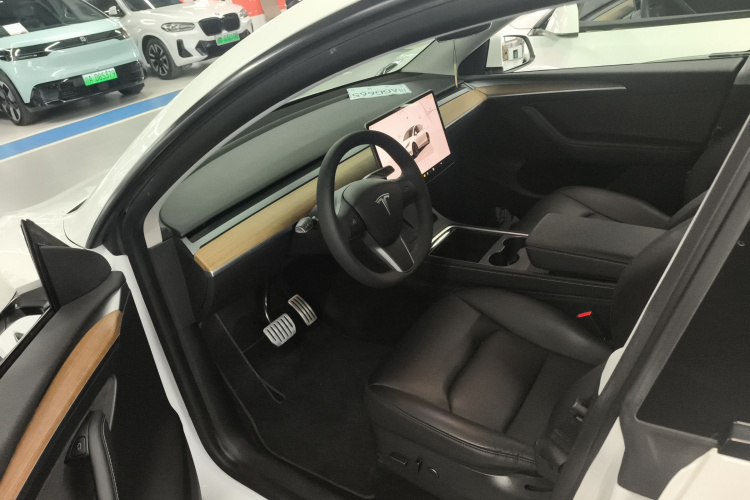 特斯拉 Model Y 2021款 Performance高性能全轮驱动版中控内饰20