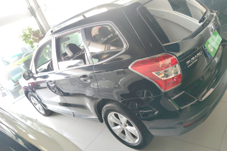 斯巴鲁 森林人 2013款 2.5i 自动精英版车身外观4