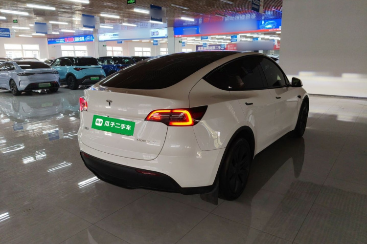 特斯拉 Model Y 2023款 长续航全轮驱动版车身外观7