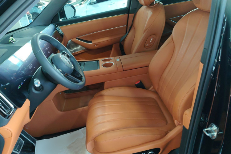 鸿蒙智行 问界M8 2025款 增程 Max版 37kWh 5座版中控内饰19