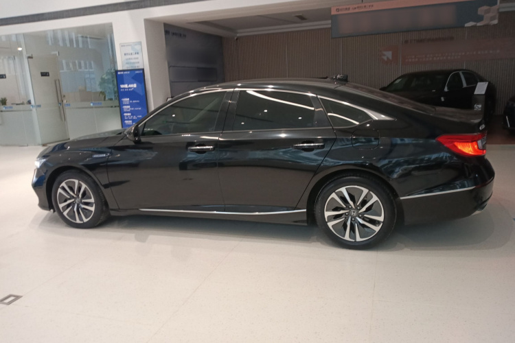 本田 雅阁 2018款 锐·混动 2.0L 锐领版 国VI车身外观4