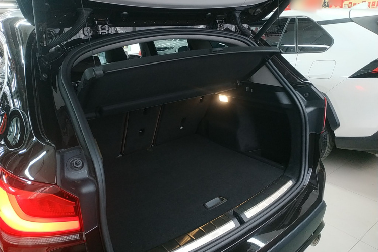 宝马X1 2021款 sDrive25Li 领先型机舱底盘23