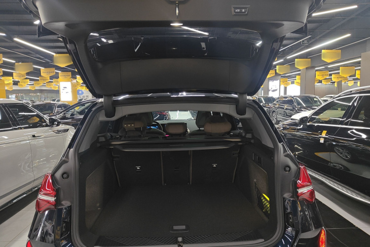 宝马X3 2025款 xDrive25L 豪华套装机舱底盘23