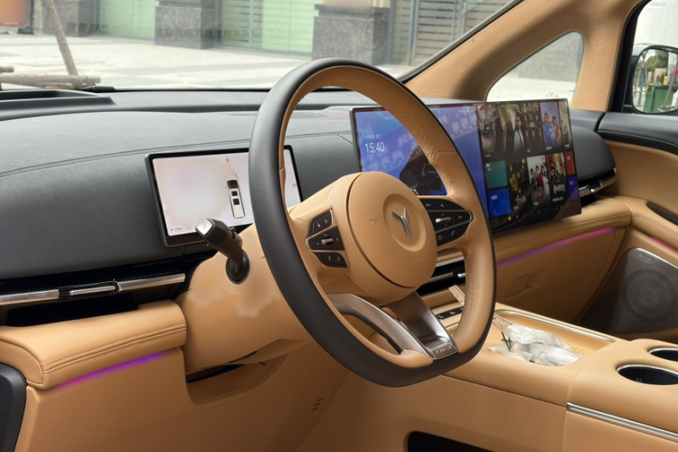 岚图汽车 岚图梦想家 2025款 PHEV 四驱旗舰鲲鹏版局部细节13