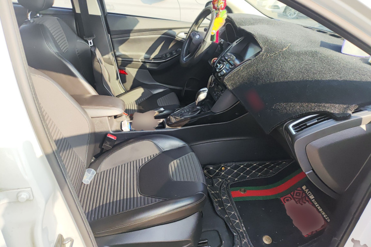 福特 福克斯 2017款 两厢 1.6L 自动风尚型智行版局部细节41