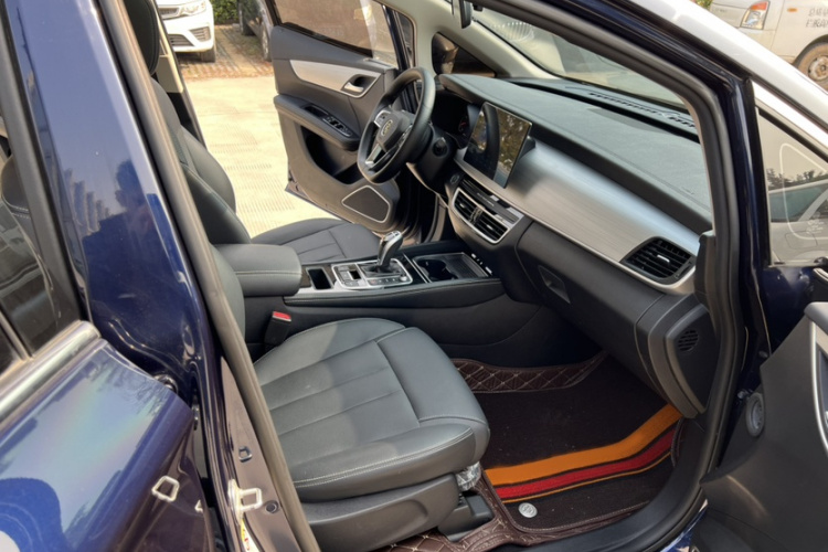 比亚迪 宋MAX 2021款 升级版 1.5T 自动豪华型 7座中控内饰7002