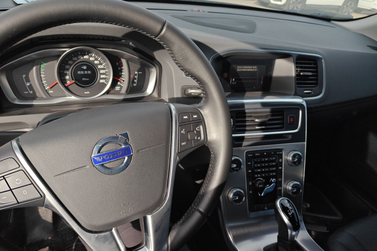 沃尔沃S60 2018款 S60L T3 智进版中控内饰7002