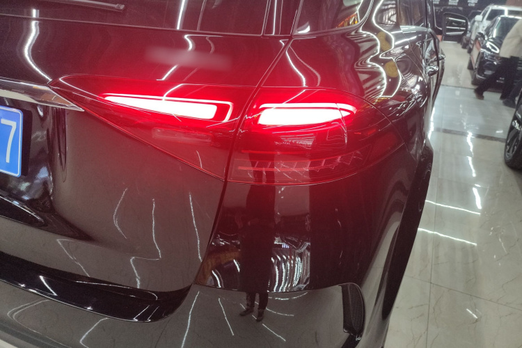 奔驰GLE 2025款 改款 GLE 350 4MATIC 动感型车身外观9