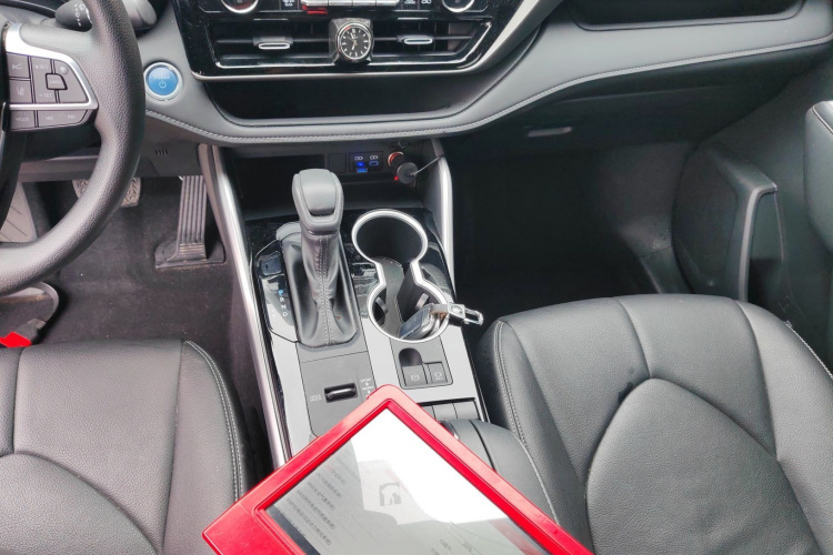 丰田 皇冠陆放 2022款 2.5L HEV两驱精英版局部细节18