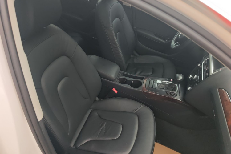 奥迪A4L 2015款 35 TFSI 自动舒适型局部细节41