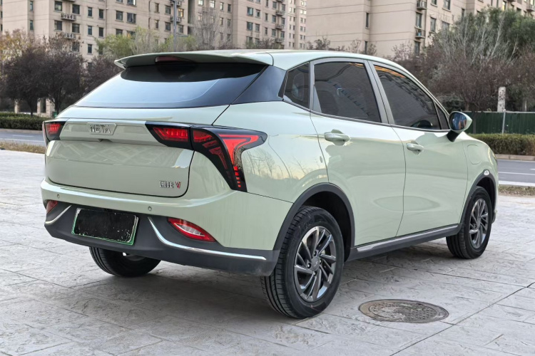 哪吒汽车 哪吒V 2022款 潮 300 Lite 三元锂车身外观6006