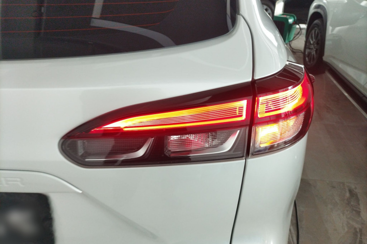 丰田 锋兰达 2023款 2.0L CVT豪华版车身外观9