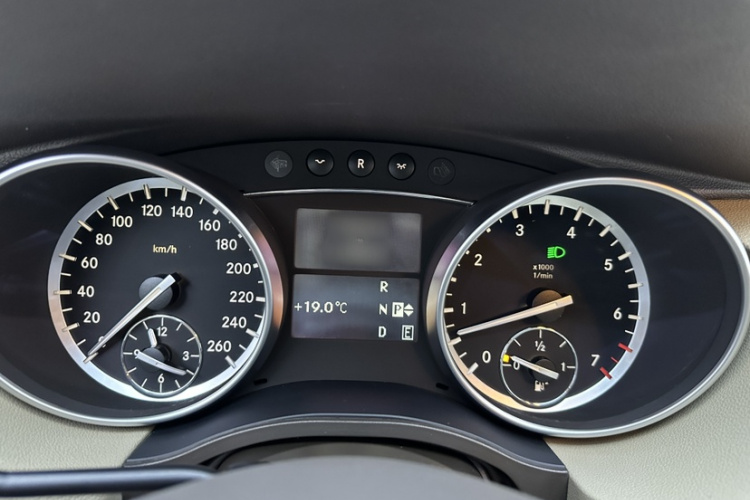 奔驰R级 2017款 R 320 4MATIC 商务型臻藏版局部细节14