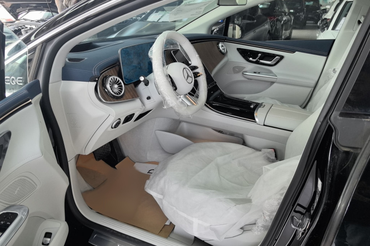 奔驰EQE 2025款 500 4MATIC 豪华版中控内饰7001