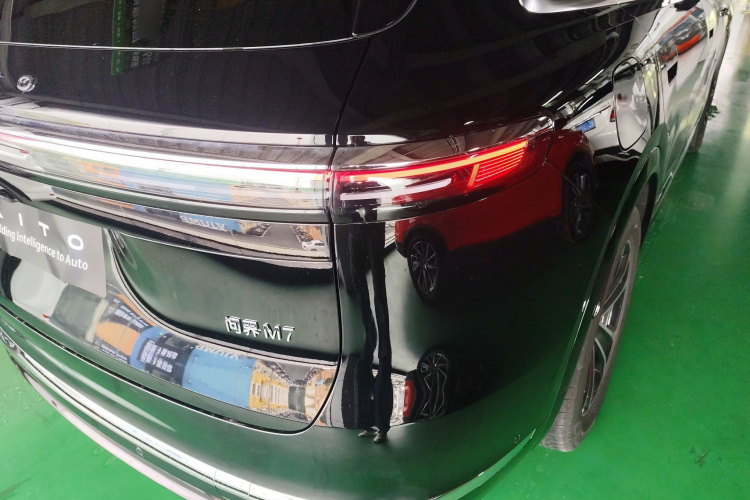 鸿蒙智行 问界M7 2026款 增程 Pro+四驱版 5座车身外观6006