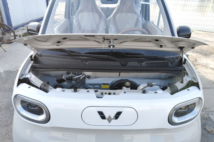 五菱汽车 宏光MINIEV 2024款 第三代 215km 青春版机舱底盘24