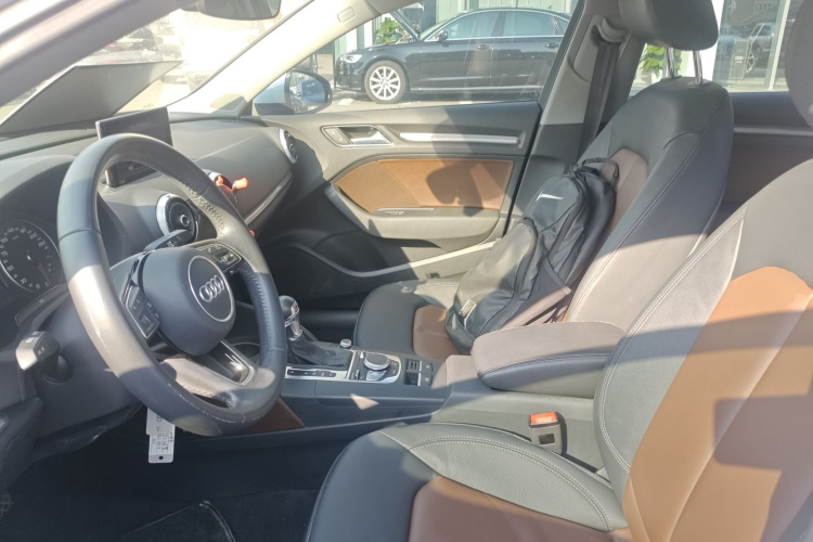 奥迪A3 2019款 Sportback 35 TFSI 风尚型 国VI中控内饰19