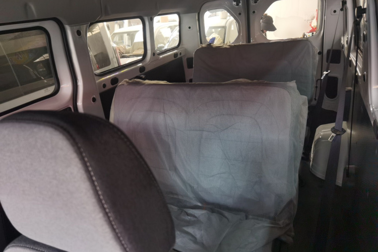 五菱汽车 五菱扬光 2025款 400km 客车版舒适型中控内饰21