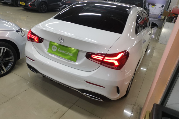 奔驰A级 2022款 改款 A 200 L 运动轿车时尚型车身外观7