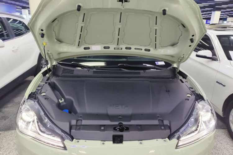 哪吒汽车 哪吒V 2022款 潮 400 Lite机舱底盘24