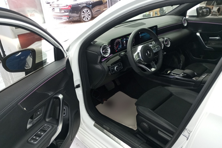 奔驰A级 2022款 A 200 L 运动轿车动感型中控内饰20