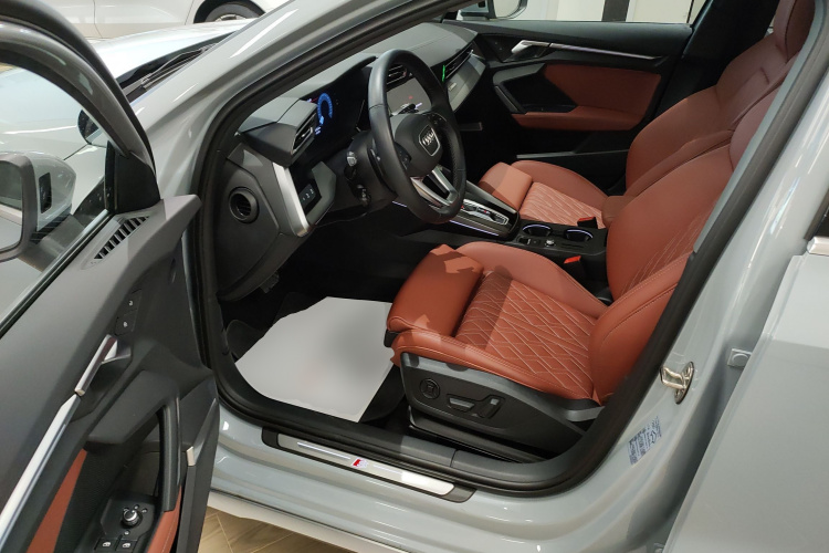 奥迪A3 2025款 Sportback 35TFSI 飞驰尊享型中控内饰7003