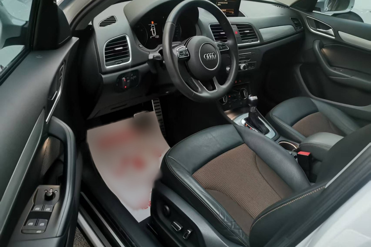 奥迪Q3 2018款 35 TFSI 时尚型典藏版中控内饰7003