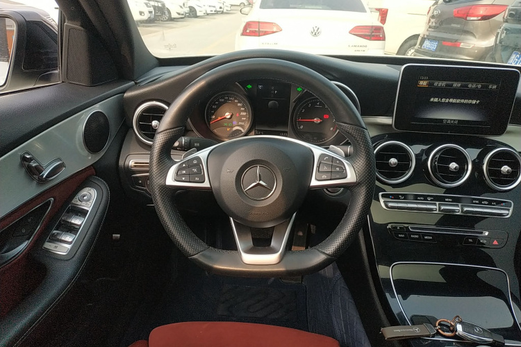 奔驰C级 2018款 C 200 运动版中控内饰13