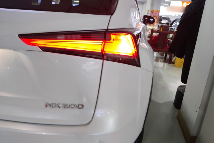 雷克萨斯NX 2020款 200 前驱 锋行版 国VI车身外观9