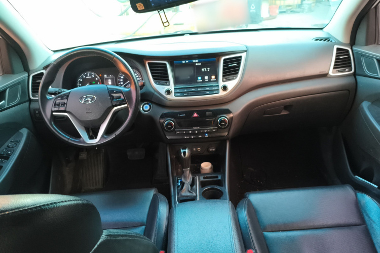 现代 途胜 2018款 1.6T 双离合两驱15周年特别版中控内饰7002