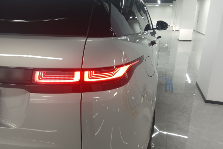 路虎 揽胜极光 2023款 极光L 249PS 豪华版车身外观9