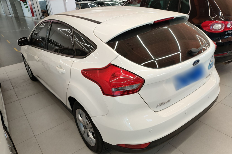 福特 福克斯 2017款 两厢 1.6L 自动舒适型智行版车身外观6008