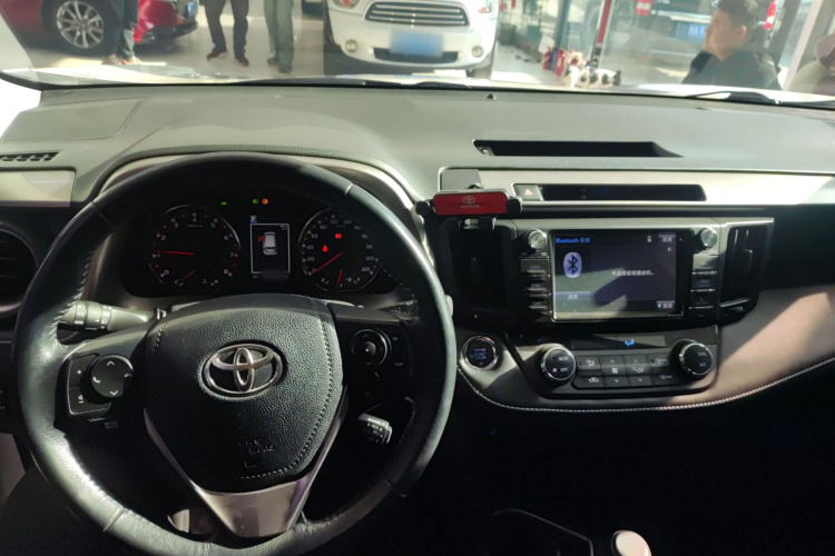 丰田 RAV4荣放 2018款 2.5L 自动四驱精英i版中控内饰12